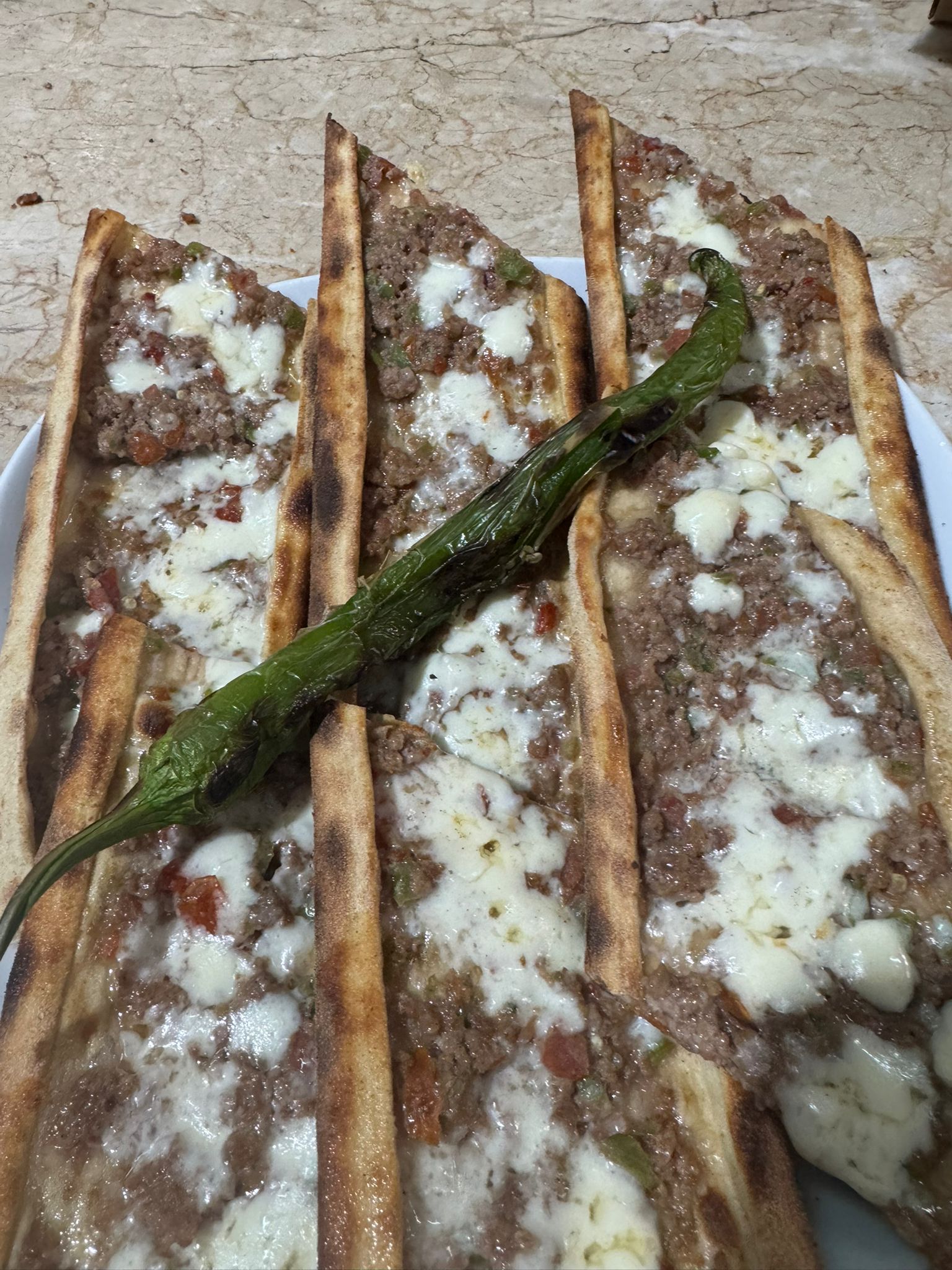 Kıymalı Kaşarlı Pide